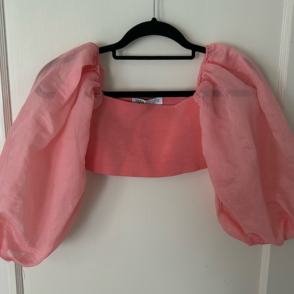NWOT PUFF SLEEVE CROP TOP